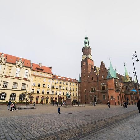 Apart Market Square - Rynek 44 - Opposit Town Hall - 3 Rooms วรอตซวาฟ ภายนอก รูปภาพ